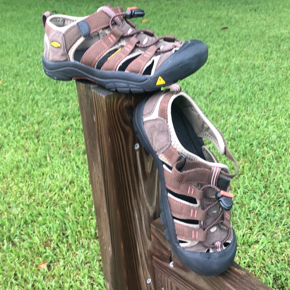 Keen Womens Waterproof hiking sandal/shoe. Size 6 Brown